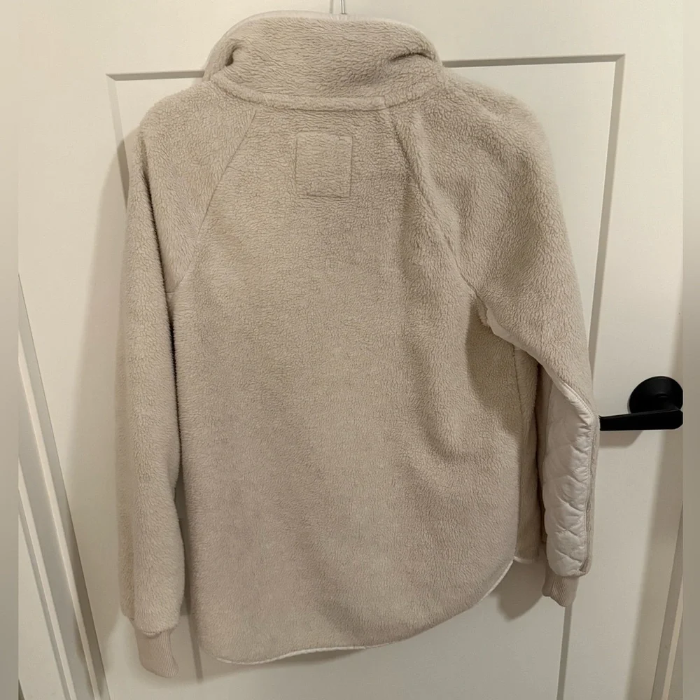 Abercrombie & Fitch Cream Quilted Sherpa Pullover - Picture 4 of 4